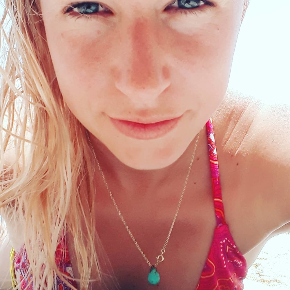 Meet your Posher, Bee